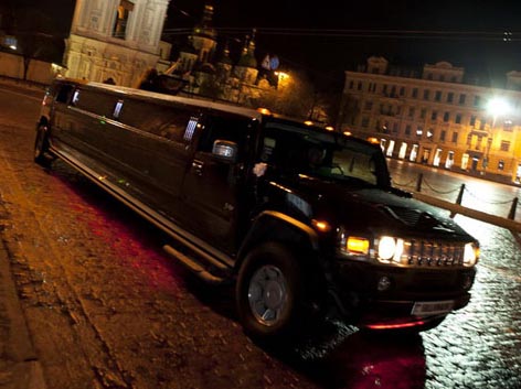 Black Hummer Limousine Rugby