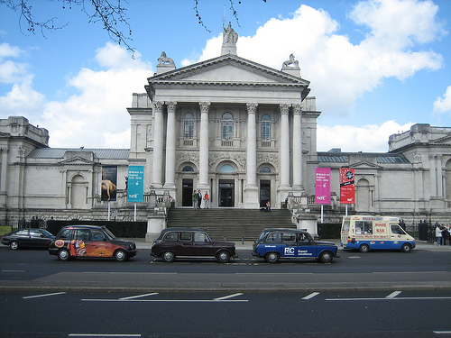 London Gallery Tour limo hire London Gallery Tour limo hire