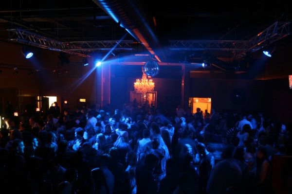 Milton Keynes Nightclub Limo Hire