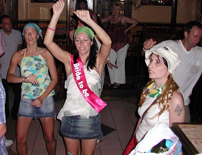 Wolverhampton Hen Night Limo Hire Wolverhampton Hen Night Limo Hire
